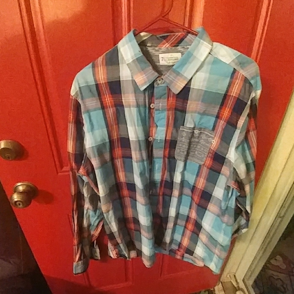 7 diamonds Nice button up